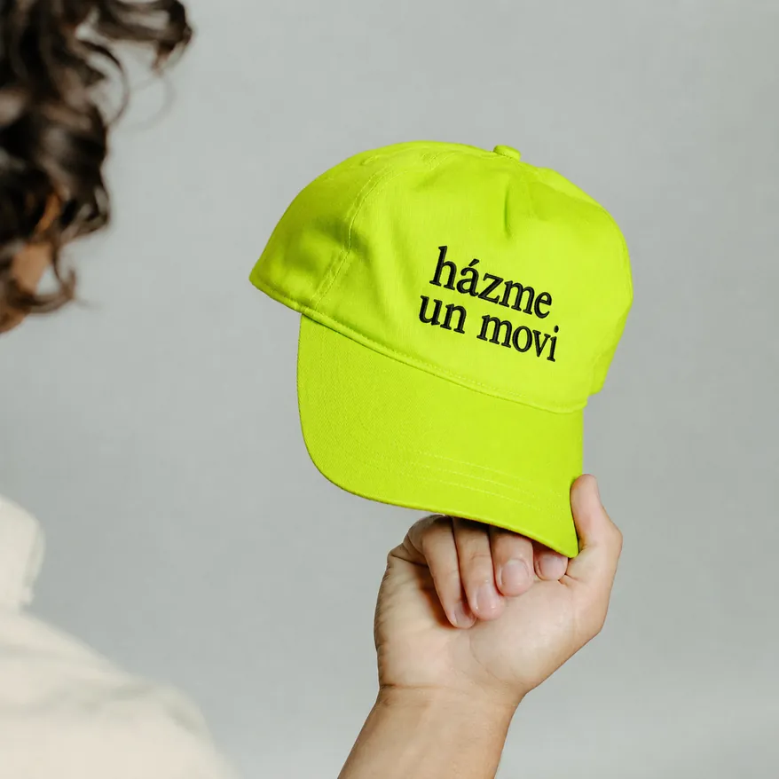 Gorra lima que dice hazme un movi
